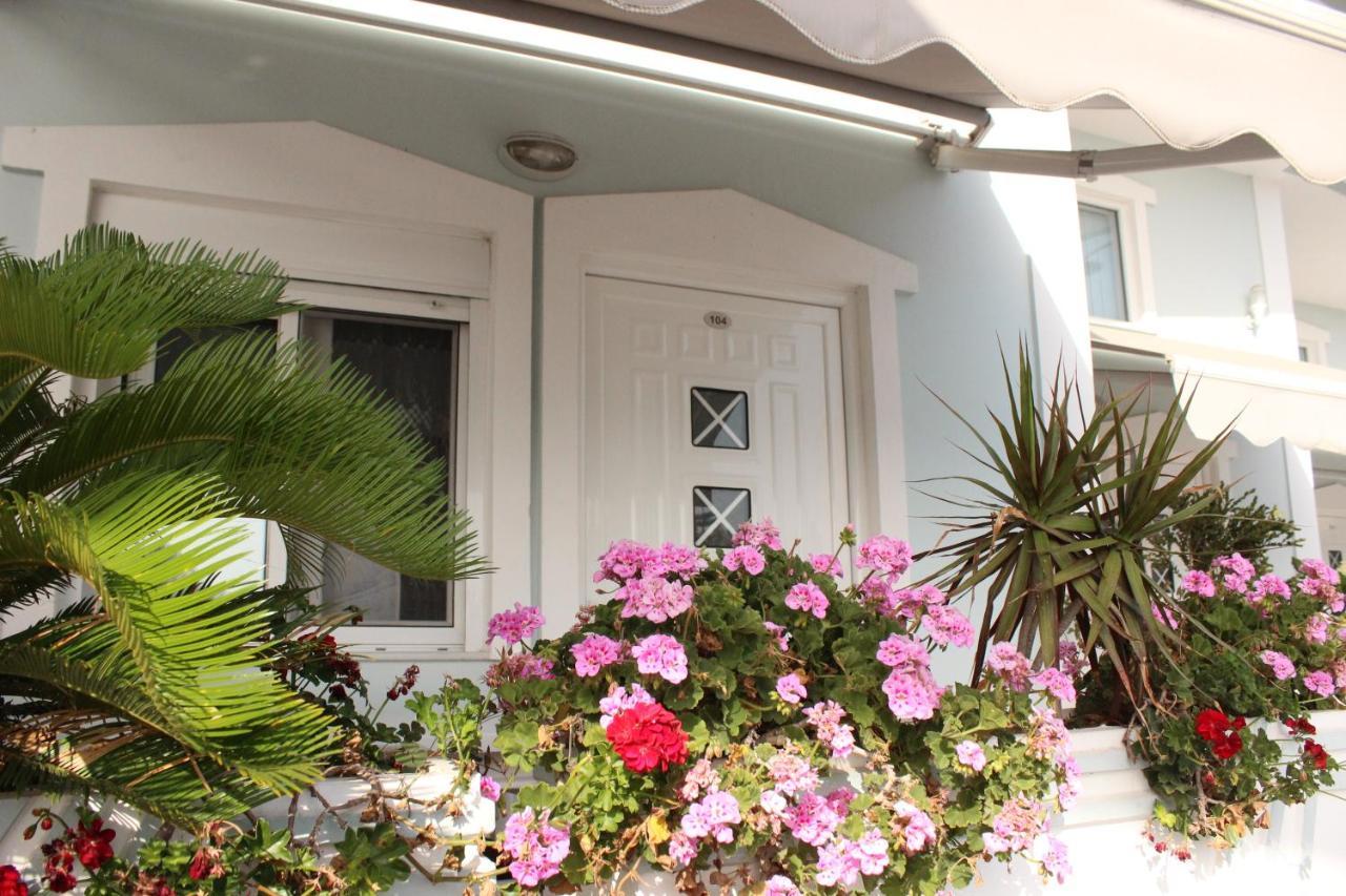 Bebi Hotel And Apartments Sarandë Exterior foto